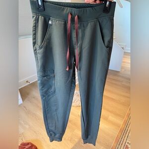 FIGS women’s Green Jogger Pants